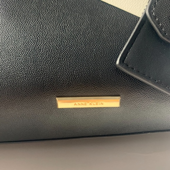 Anne Klein Winnie Tote Black Woman's Purse Bag NWT - Picture 3 of 10